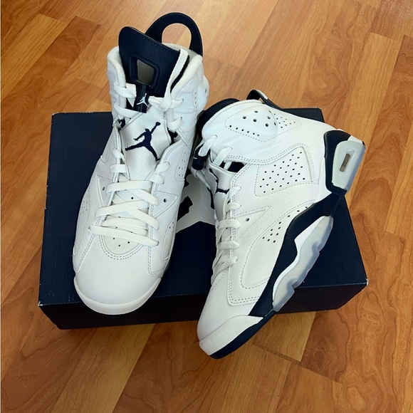 BNIB Jordan 6 Retro Midnight Navy Sneakers - Size 9.5 - Picture 1 of 9